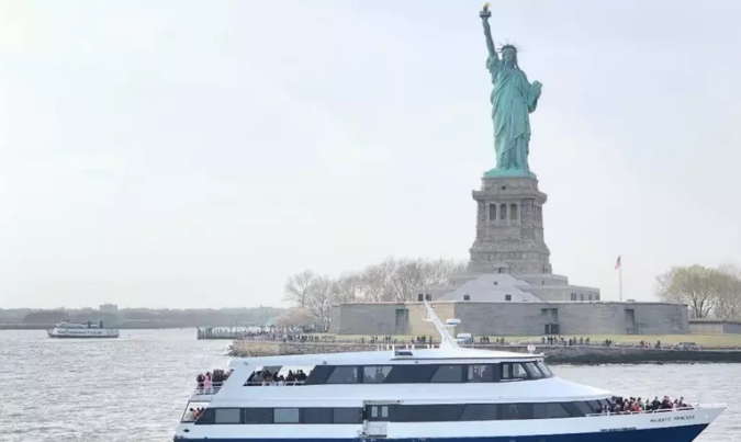 Crucero por la Estatua de la Libertad