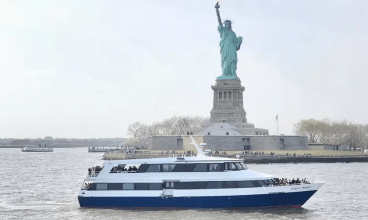 Crucero por la Estatua de la Libertad