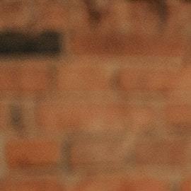 Hombre entrenando con ligas