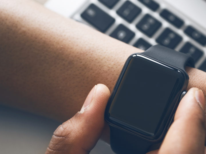 Persona usando un Apple Watch