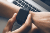 Persona usando un Apple Watch