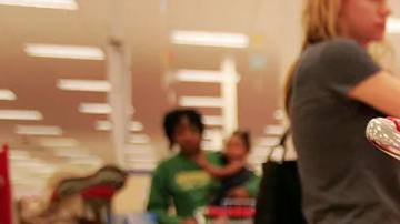 Personas comprando en Target