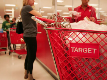 Personas comprando en Target