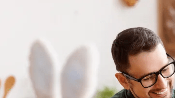 Familia celebrando la pascua