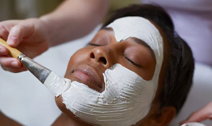 Aplicación de mascarilla facial antioxidante de 60 minutos