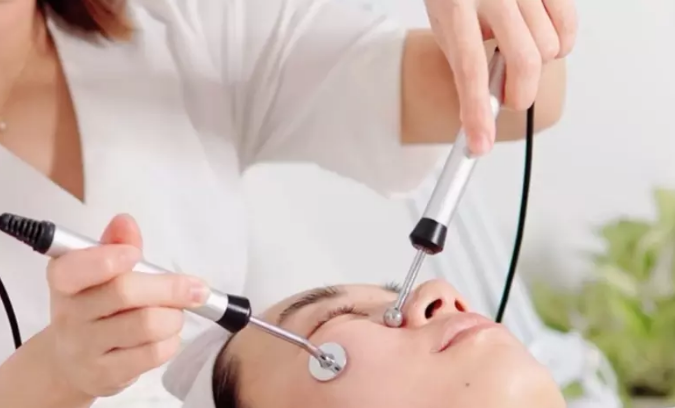 Sesión de 75 minutos de masaje facial con aromaterapia