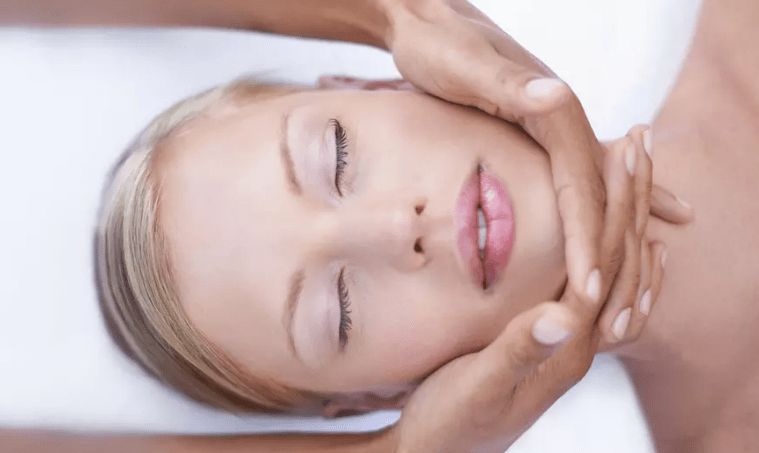 Tratamiento contra el acné facial con consulta