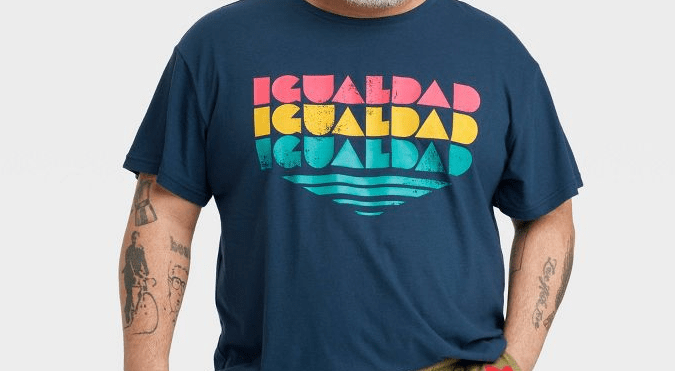 Franela azul con estampado con frase Igualdad Pride Adult