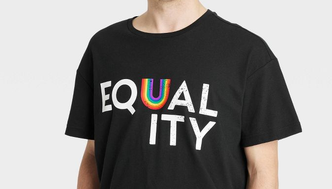 Franela con estampado con frase Equality Pride Adult