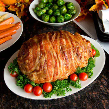 Corte de salchicha italiana de pavo envuelta en tocino Echelon Foods