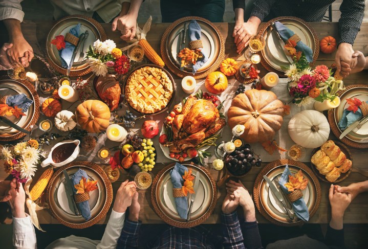mesa de comida para el Día de Acción de Gracias