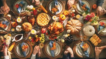 mesa de comida para el Día de Acción de Gracias