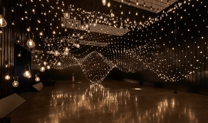 acceso al salón de arte inmersivo