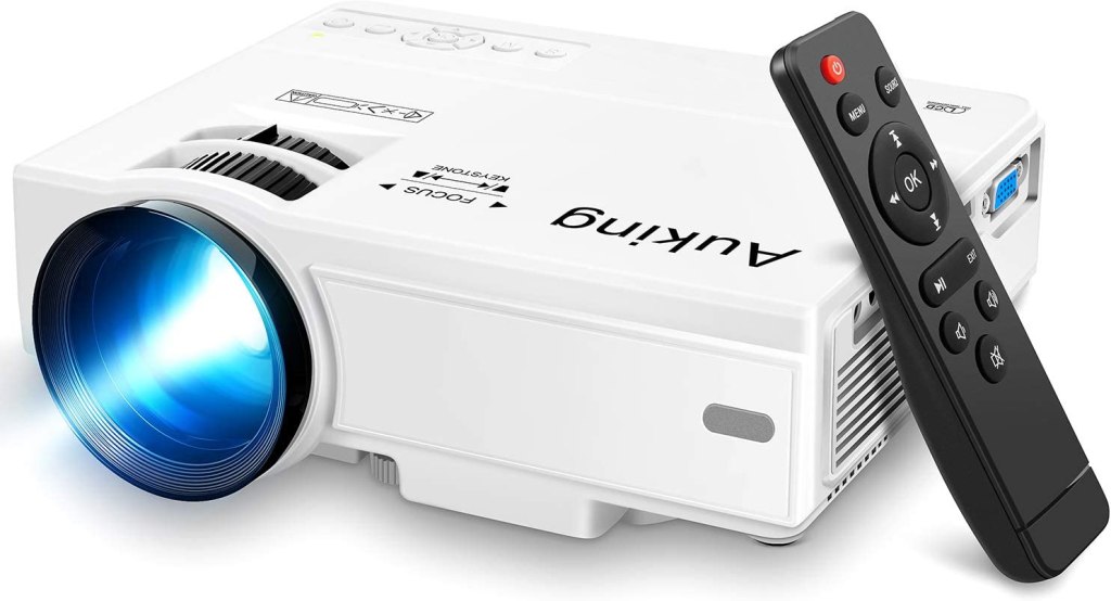 Disfruta de la Copa Mundial de Fútbol 2022 con este mini proyector AKIYO  muy rebajado en esta oferta