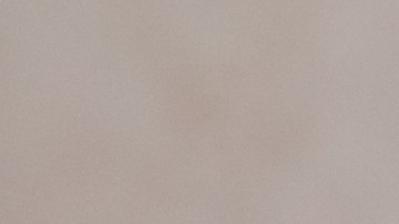 mujer con mascarilla facial