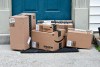 regalos amazon de navidad en la entrada de la casa