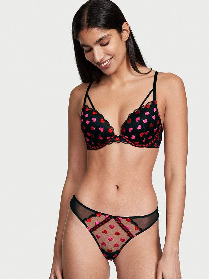 Panti negra semitransparente con bordados de corazones Victoria’s Secret