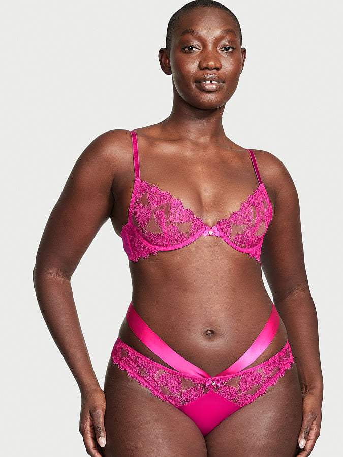 Panti rosa semitransparente con detalles de encaje Victoria’s Secret