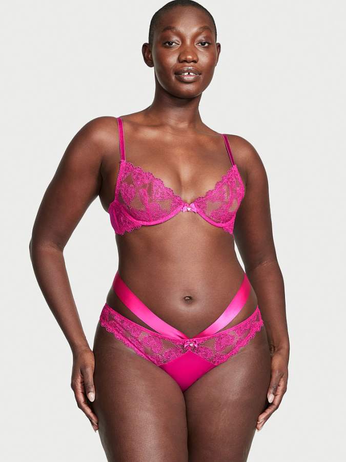Panti rosa semitransparente con detalles de encaje Victoria’s Secret