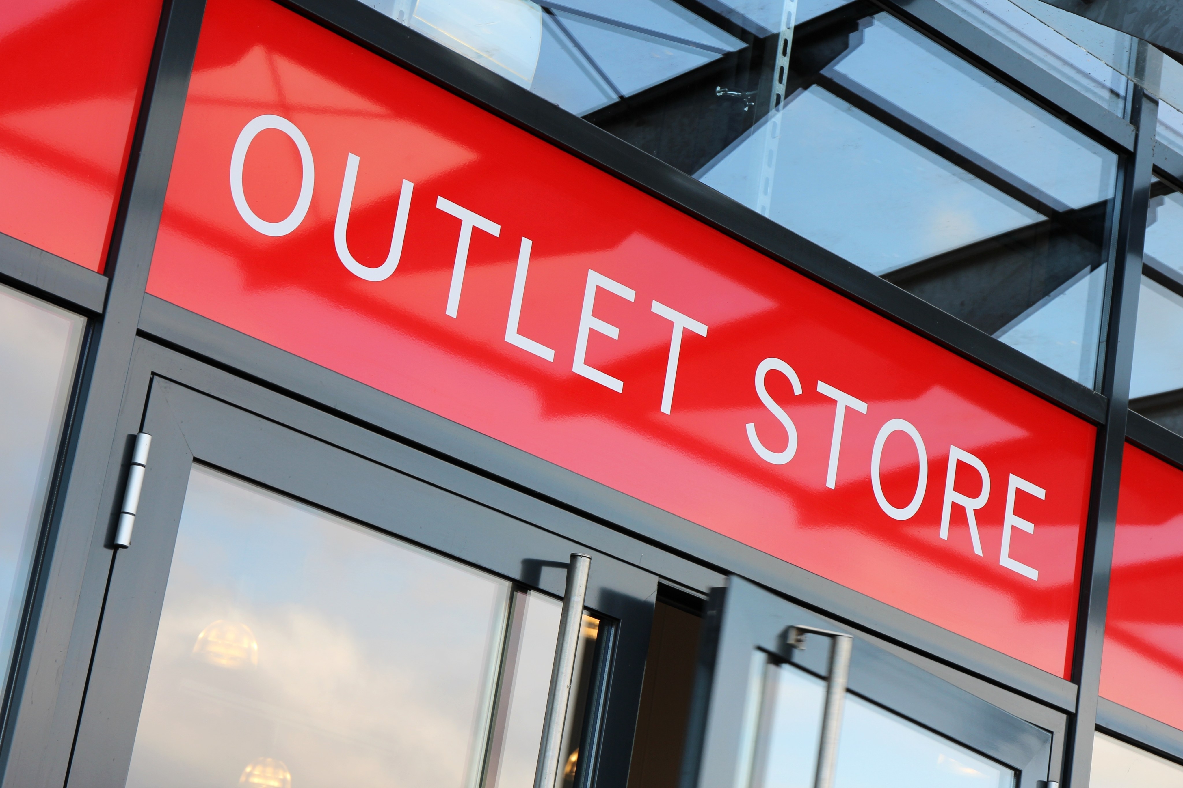 Outlets EE.UU.: 8 tiendas online para comprar y ahorrar en ropa, zapatos y tecnología - No Muy Caro