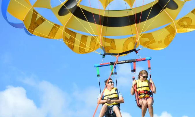 Comparte un parapente con tu pareja por las costas de Miami