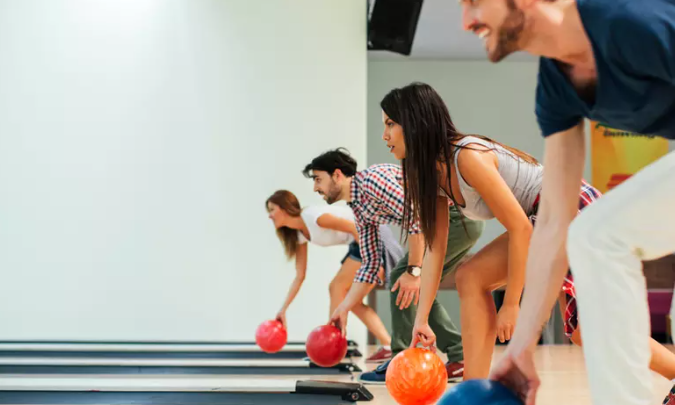Juegas dos rondas de boliche en Nueva York