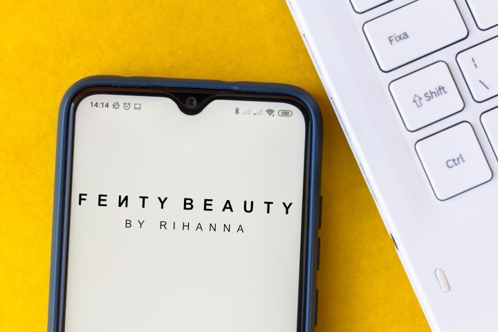 Aprochecha el maquillaje de edicion especial de Fenty Beauty