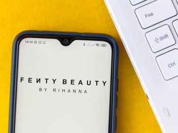 Aprochecha el maquillaje de edicion especial de Fenty Beauty