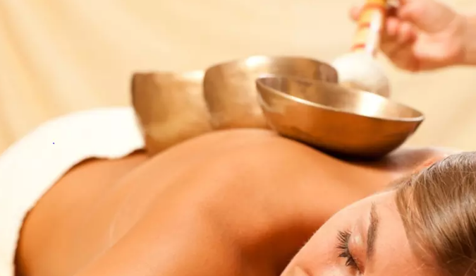 Obtén una sesión de terapia de sonido vibracional de 60 minutos