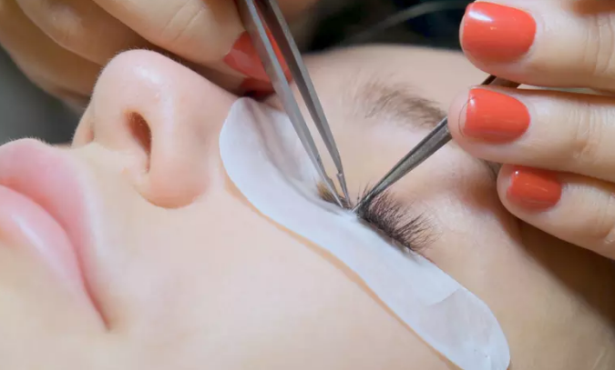 Regala una sesión personalizada de extensiones de pestañas en Nueva York