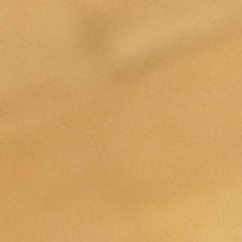 bolsas con comida en el suelo