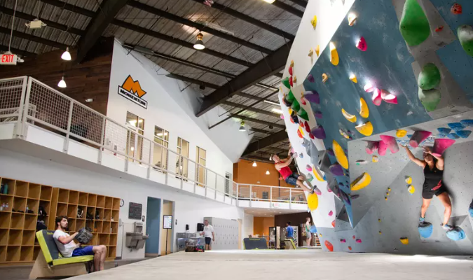 Pase de acceso a un parque de escalada en Houston de Groupon