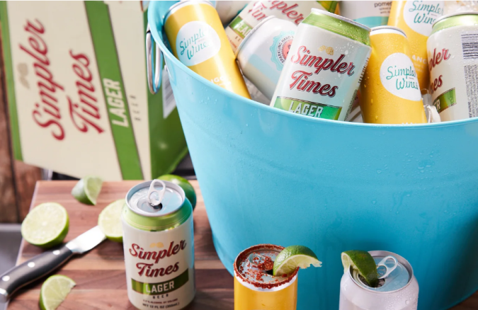 Caja de cervezas refrescantes en Trader Joe’s