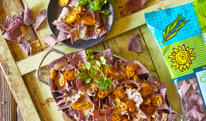 Chips de tortilla hechos con maíz azul en Trader Joe’s