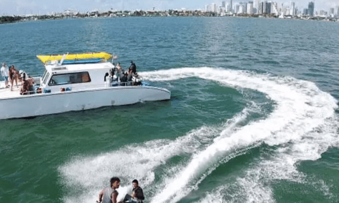 Paseo en barco para una persona con bebidas en Miami