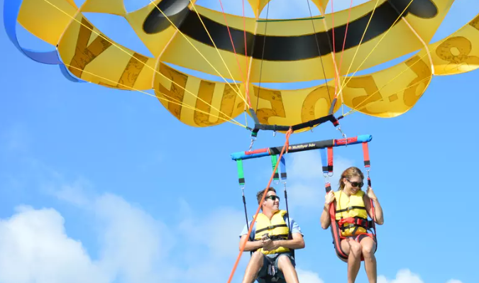 Paseo en parapente y en moto de agua-