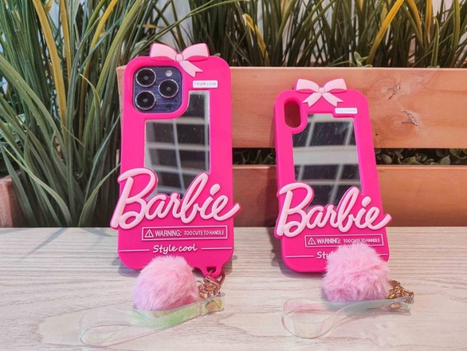 Funda para teléfonos iPhone con espjo y temática de Barbie