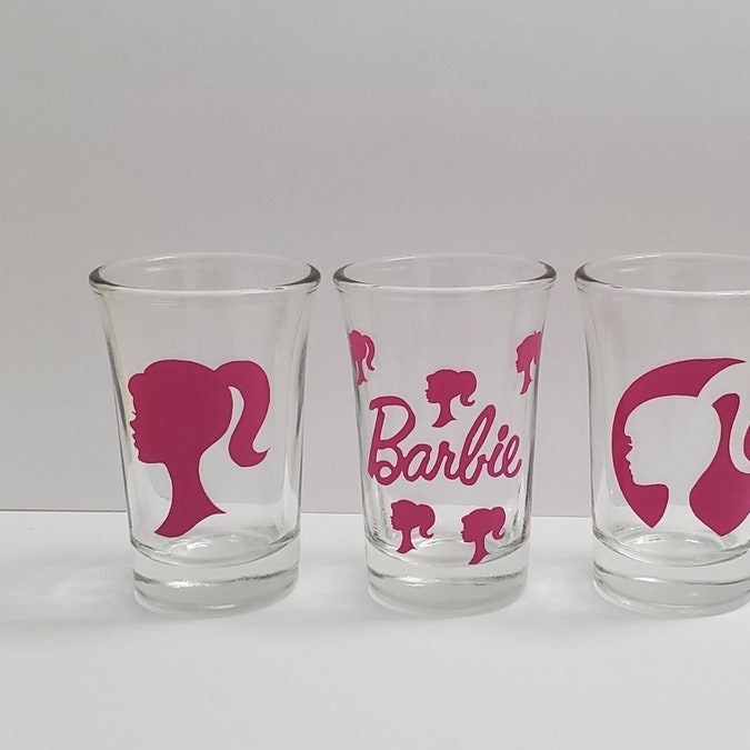 Juego de vasos de vidrio con temática de Barbie