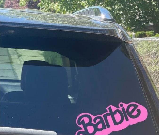 Vinil para autos con el logo de Barbie