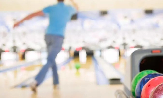 Alquila por dos horas una línea de bowling en Texas