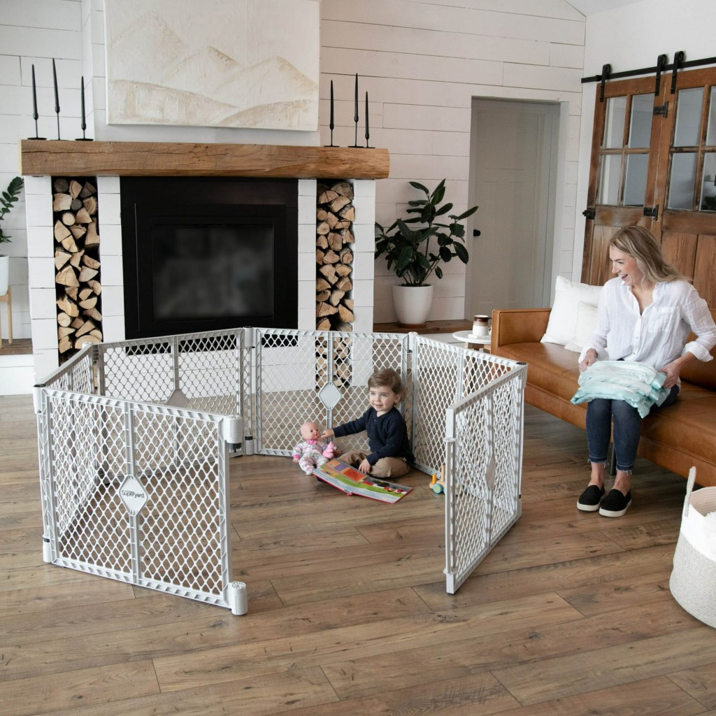 Divisor de área de juego para bebés Toddleroo by North States