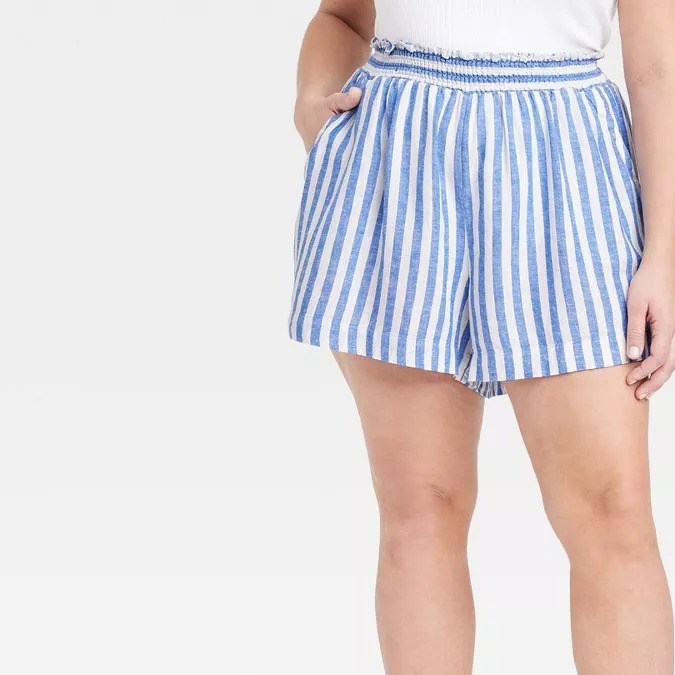 Short de dama con estampado a rayas verticales azules Ava & Viv