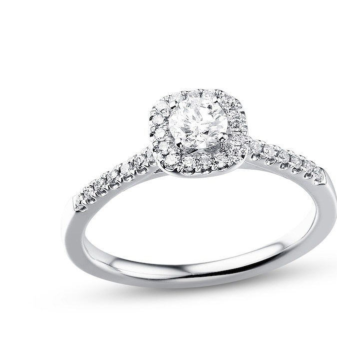 Anillo de compromiso con borde frontal de mini diamantes en Kay