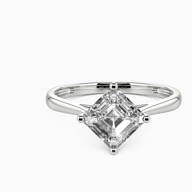 Anillo de compromiso con corte Asscher y diamante de 4 puntas en She Sayd Yes