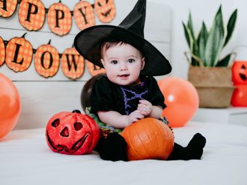Disfraza a tu bebé en la noche de Halloween para que pase un día agradable