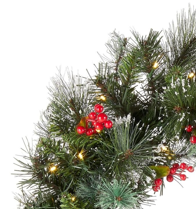 Corona artificial de pino para decorar