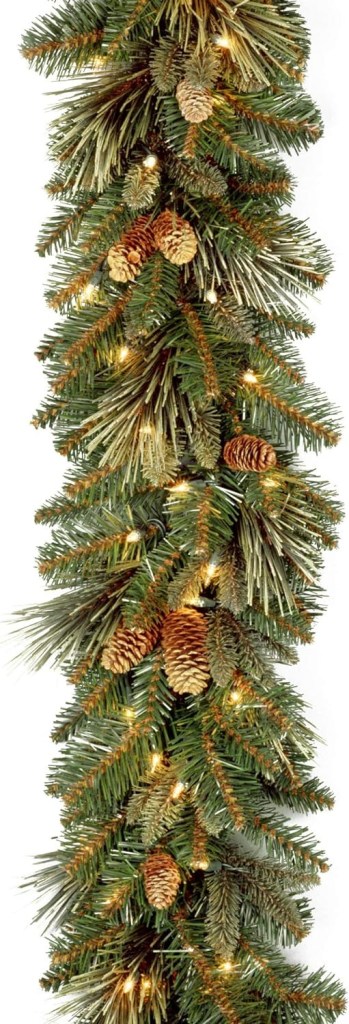 Guirnalda de Navidad con pinos artificiales