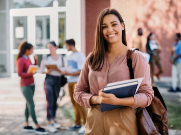 Ahorra dinero mientras estudias en EE. UU. con nuestra guía de consejos prácticos. Desde la compra inteligente hasta la gestión de gastos, te ayudamos a vivir económicamente.