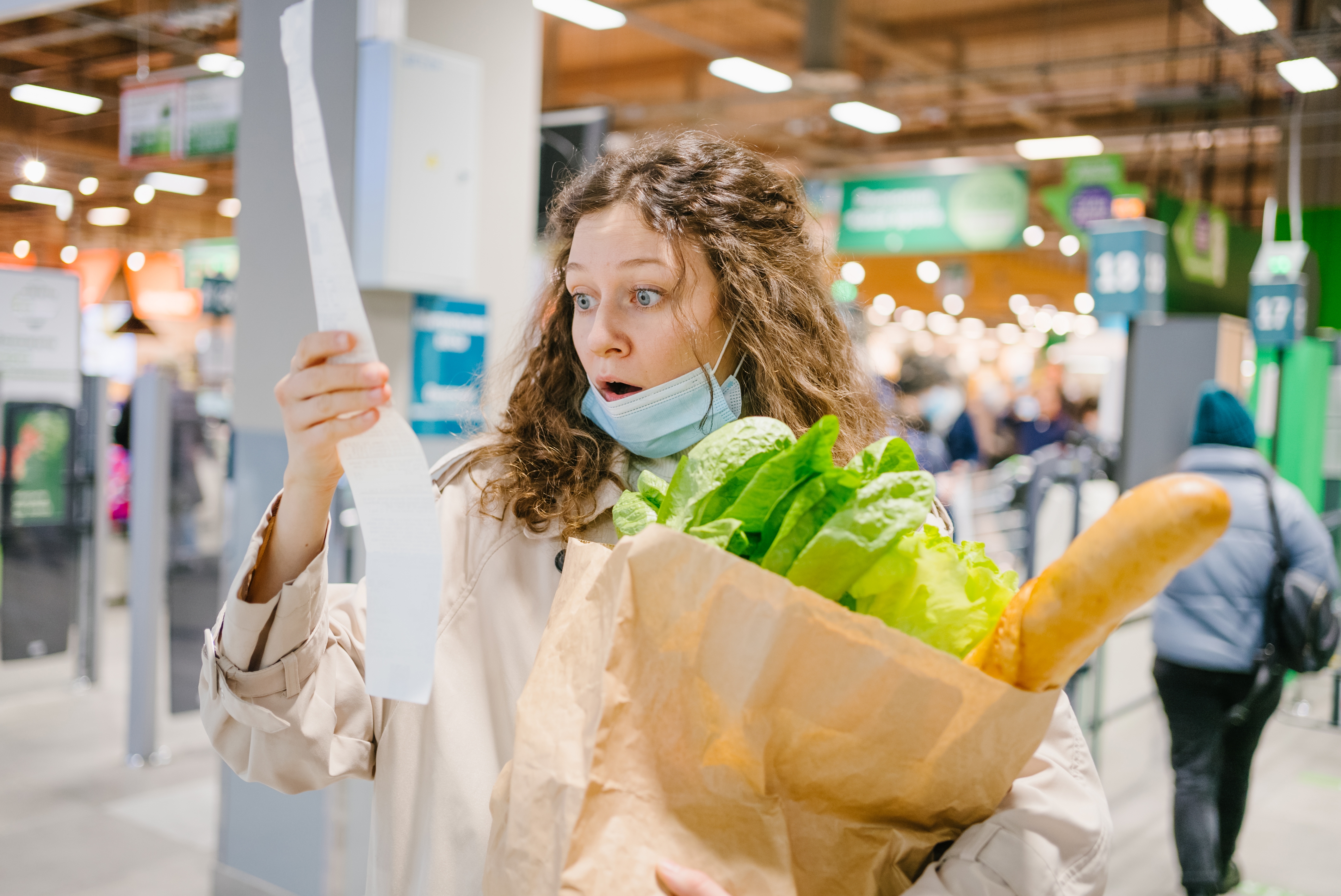 Aprende cómo las marcas genéricas y las ofertas especiales pueden ayudarte a reducir tus gastos en comestibles sin sacrificar la calidad de tus alimentos.