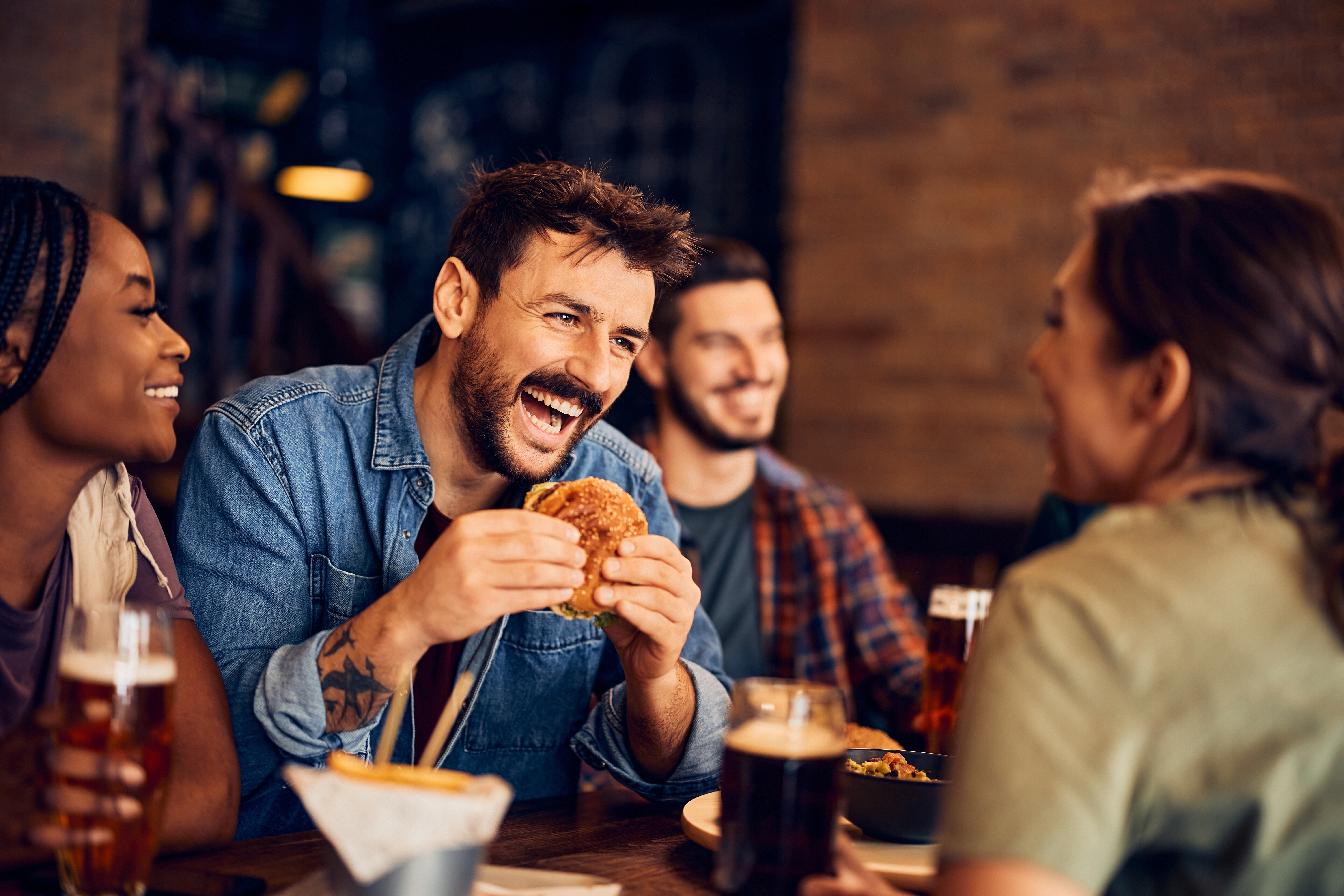 Comparte con tus amigos comiendo fuera de casa sin gastar una fortuna